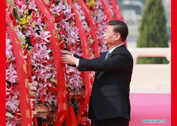 Xi Pays Tribute to National Heroes at Tian'anmen Square